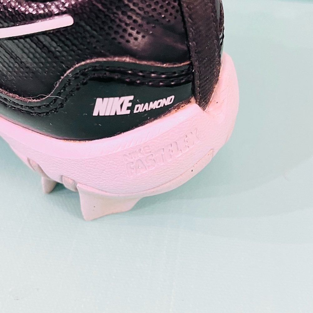Nike Black and White Baseball Cleats youth size 10c - Picture 5 of 9
